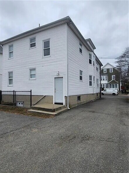 Building Photo - 45 E George St