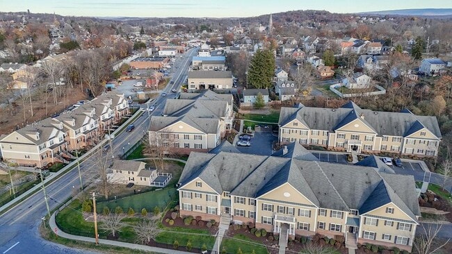 Building Photo - 203 Canter Ct
