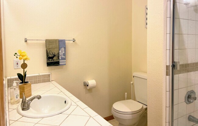 Building Photo - 1654 Plateau Cir