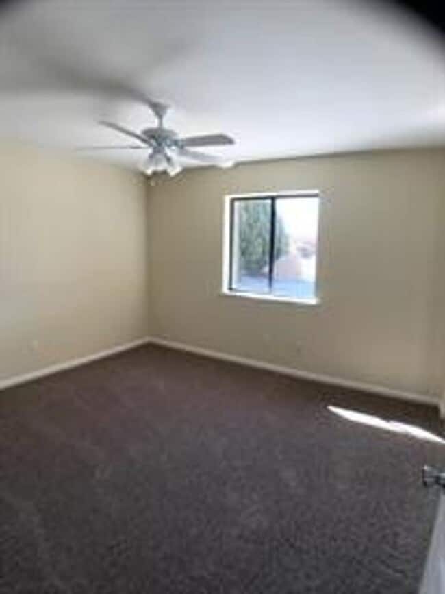 Building Photo - 21036 Pine Ridge Ave