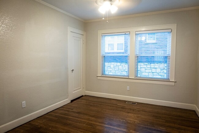 Building Photo - 49SW1105