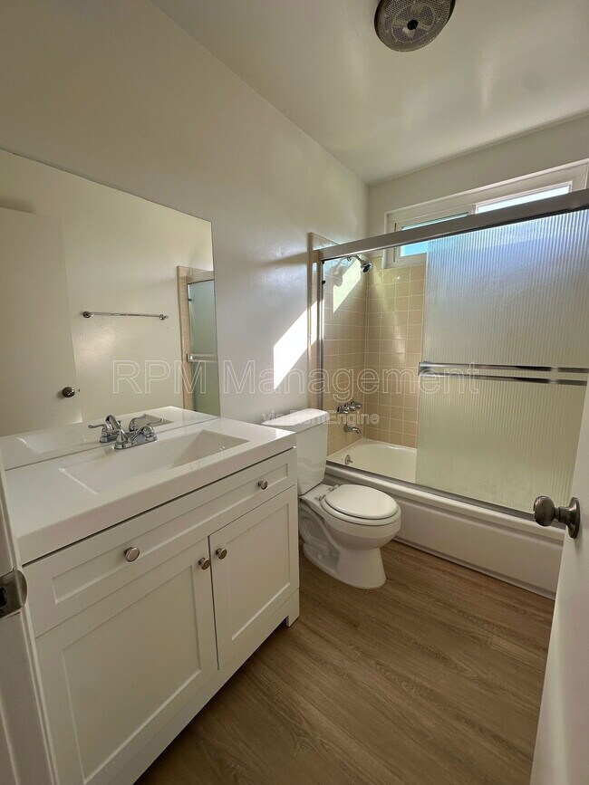 Building Photo - 4350 Troost Ave