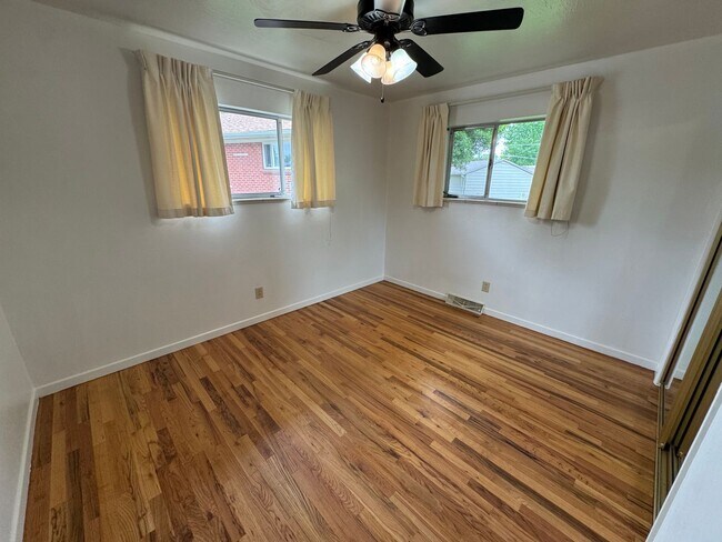 Building Photo - Spacious 3-Bed, 2-Bath Home with Included ...