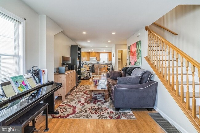 Building Photo - 449 Parker Ave