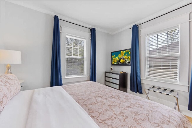 Building Photo - 2101 Kirkwood Ave