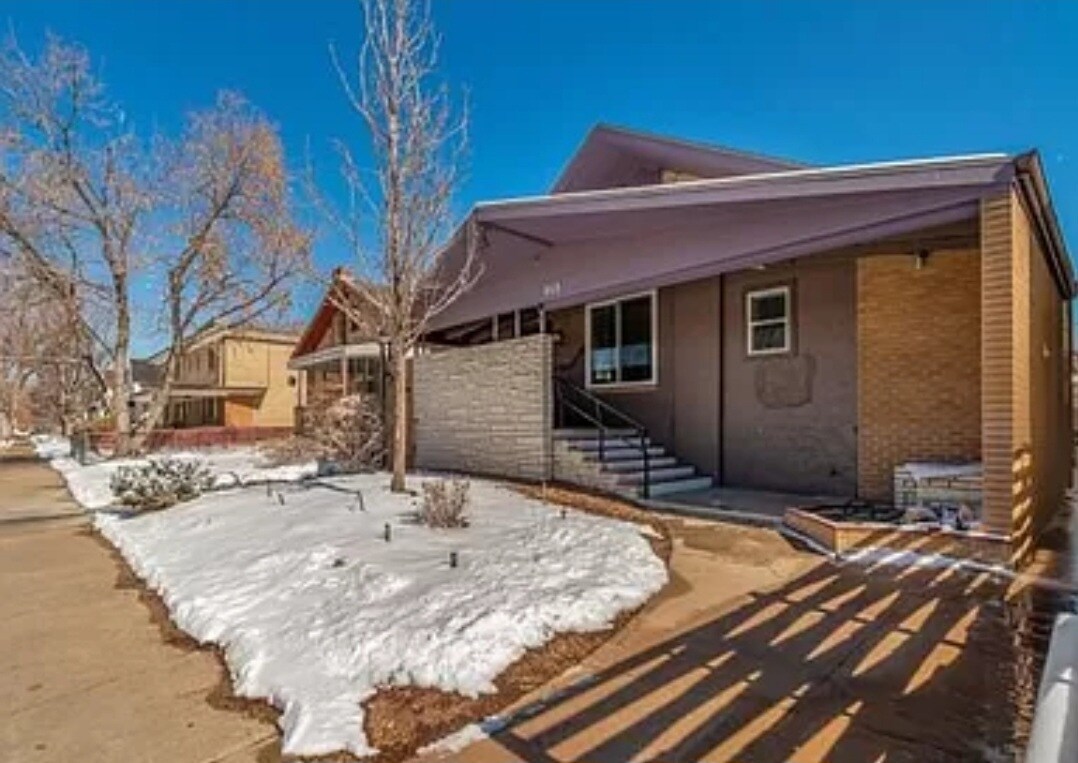 Building Photo - 868 S Pearl St