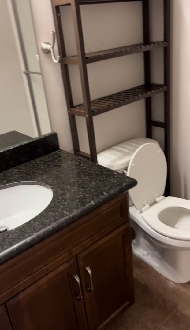 Building Photo - 3 Bedroom/2 Bathroom townhome in South Jordan
