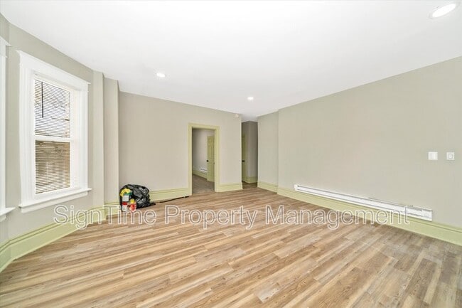 Building Photo - 25 Wayside Ave