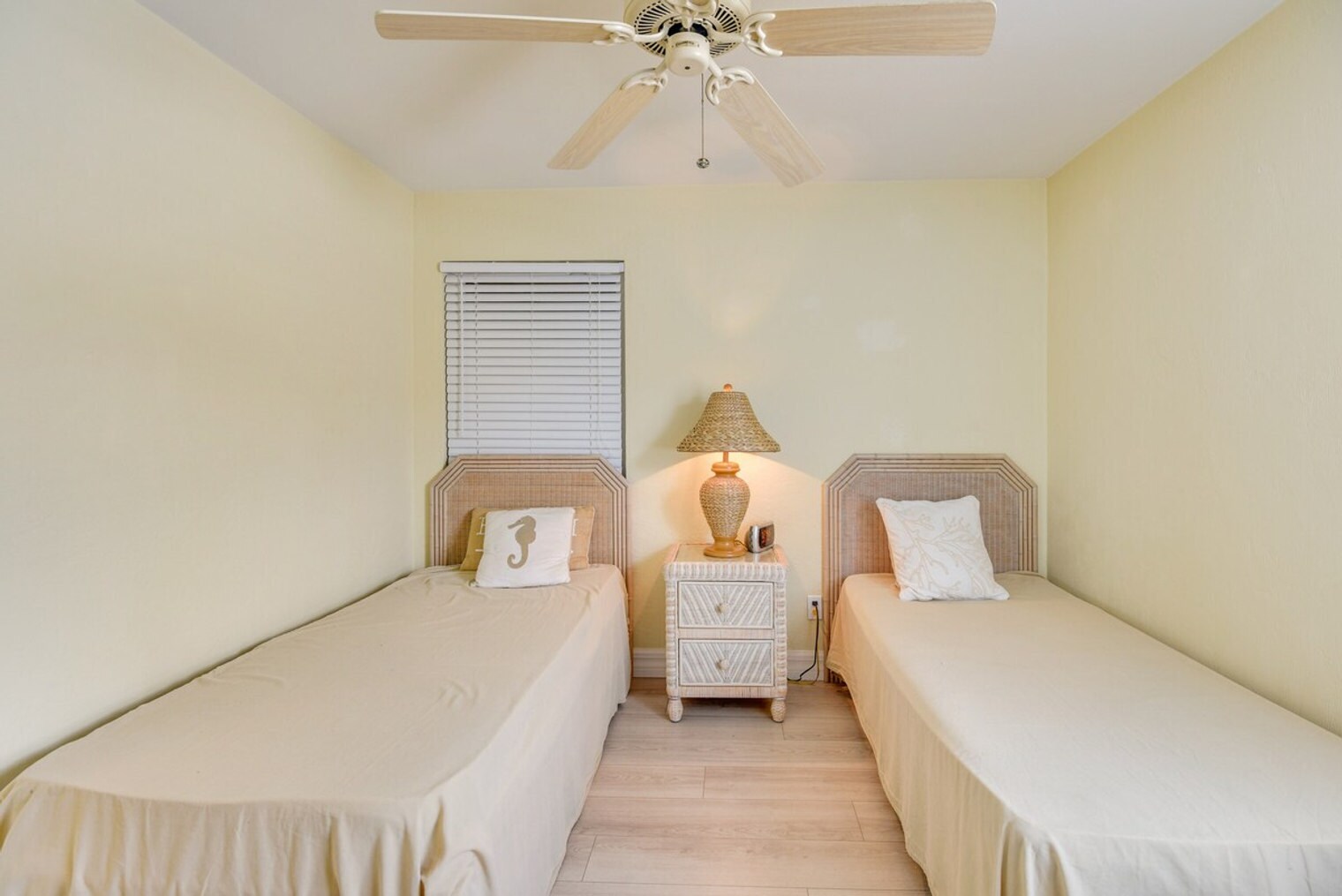 Building Photo - 8 Tropical Dr