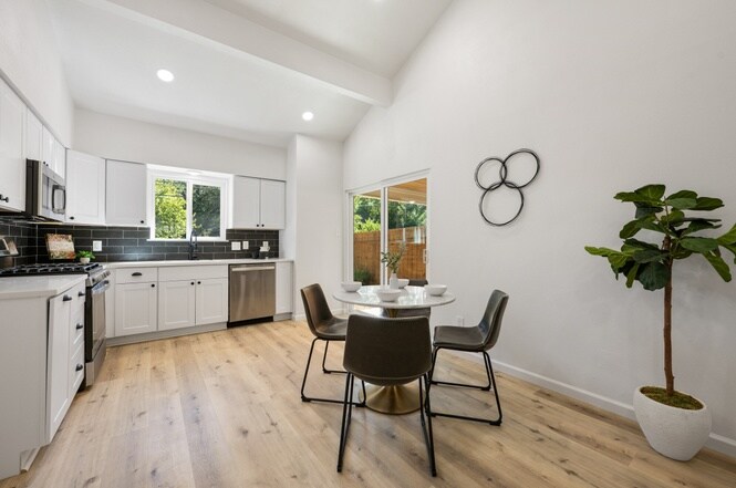 Building Photo - 8237 Cabin Springs Ave