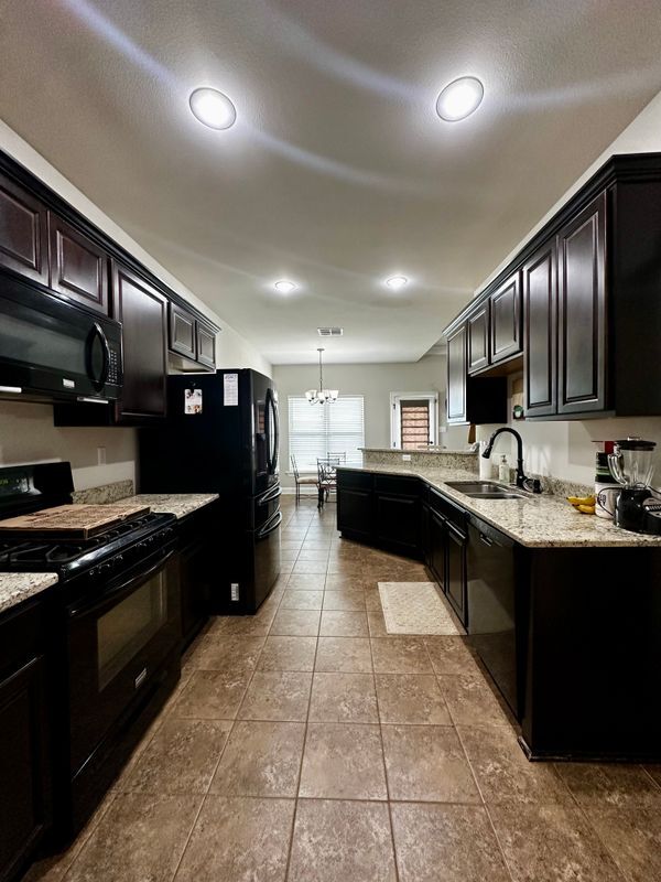 Building Photo - 162 Chestnut Ridge Dr