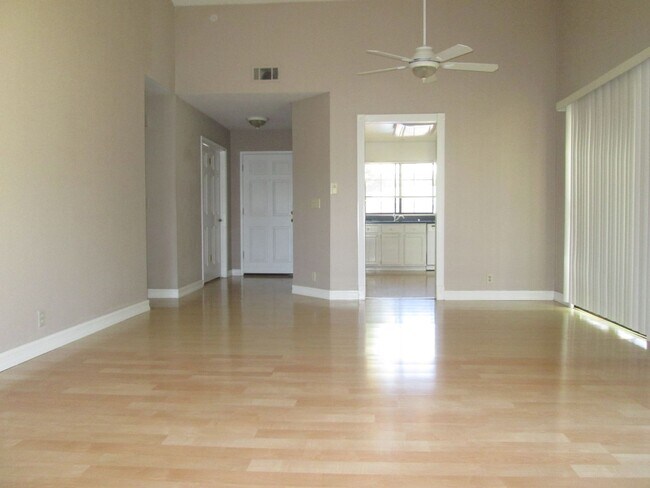 Building Photo - 927 Lobelia Ln