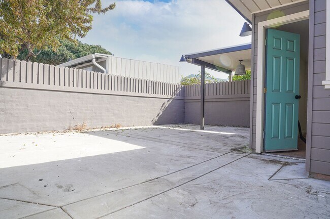 Building Photo - Mid-Century Home Available in the Richmond...