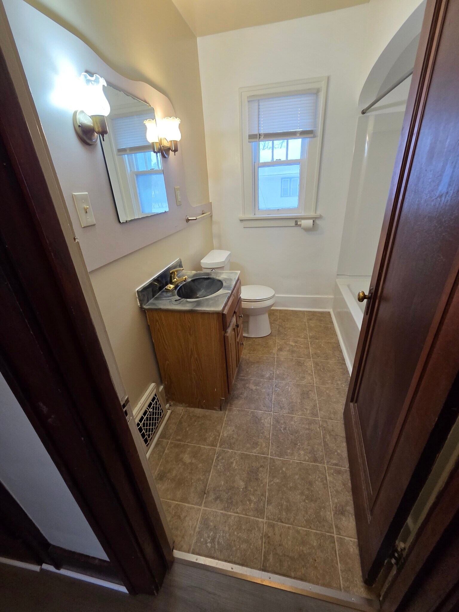 Building Photo - 1938 Clinton St