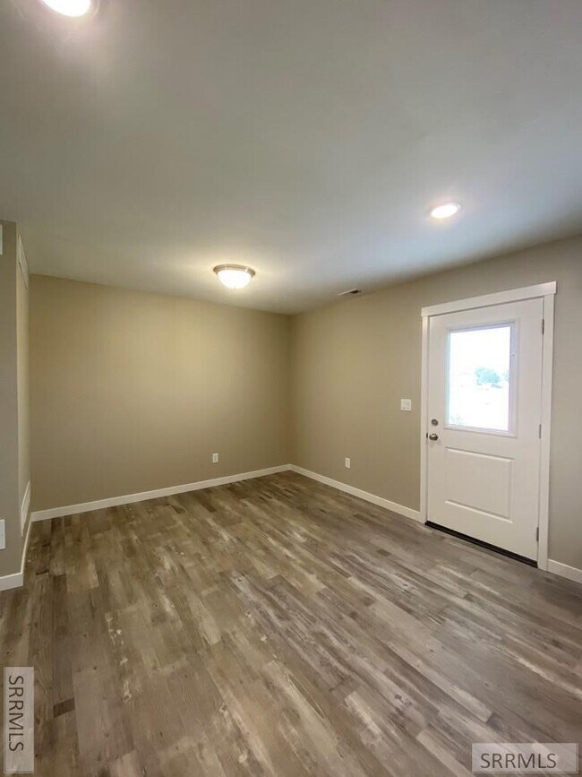 Building Photo - 530 Trails End