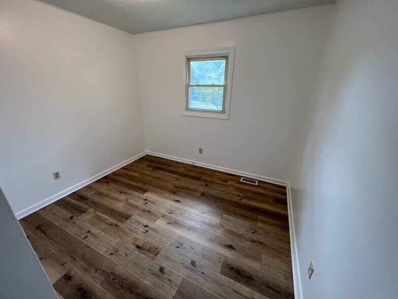 Building Photo - 112 Evergreen Rd