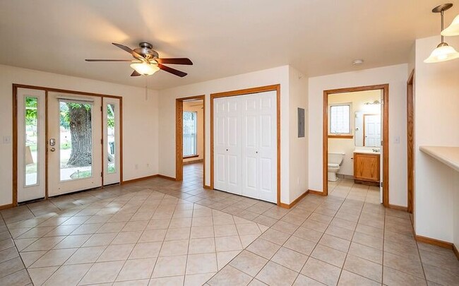 Building Photo - $2,595 | 3 Bedroom + Bonus Room, 2 Bathroo...
