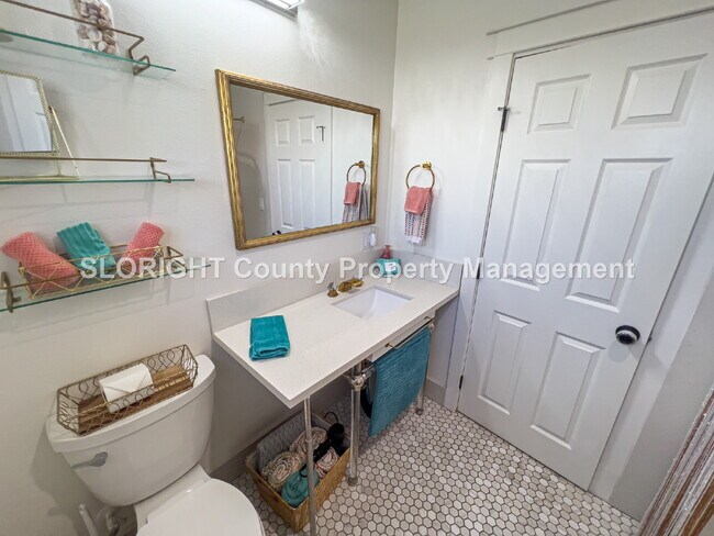 Building Photo - AVAILABLE NOW - Charming Furnished Beachside Retreat in Pismo Beach - 1 Bed / 1 Bath
