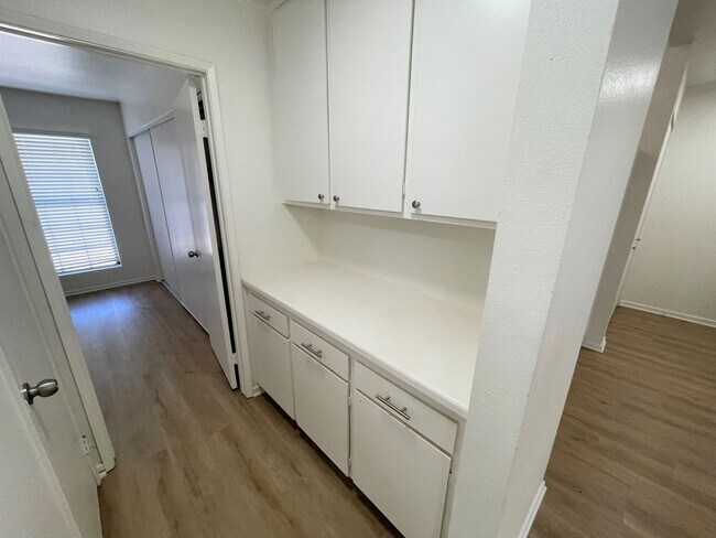 Building Photo - 620oak