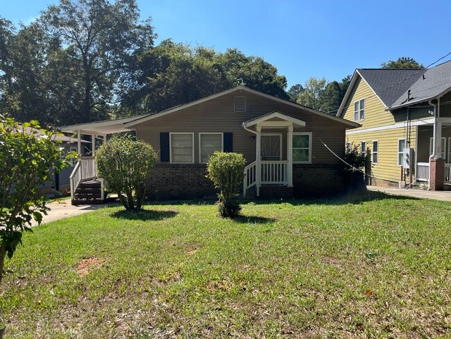 Building Photo - 3bd/1ba w/ Side Porch and Fully Fenced In Backyard!