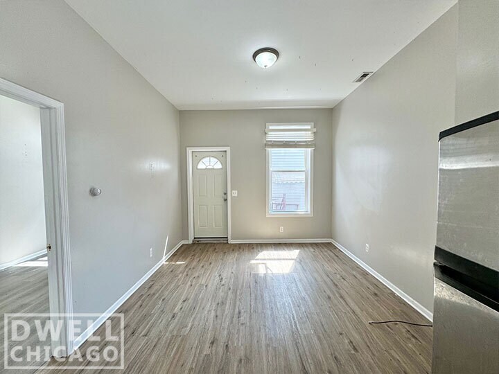 Building Photo - 2133 S Fairfield Ave