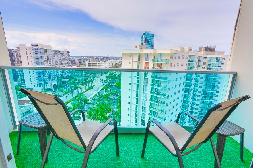 Balcony which has both ocean view, bayside and city view - 4001 S Ocean Dr