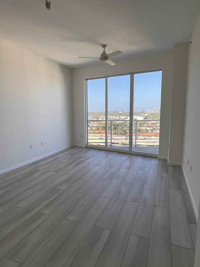 Building Photo - 1551 N Flagler Dr