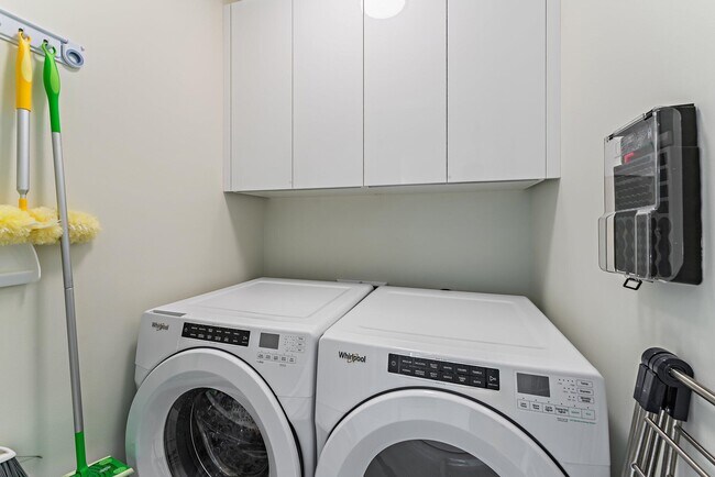 Building Photo - 3100 N Ocean Dr