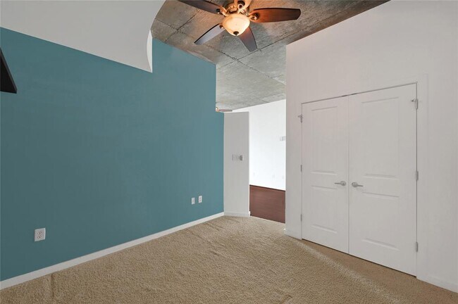 Building Photo - 5925 Almeda Rd