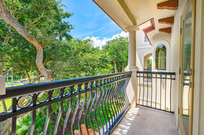 Building Photo - 3 Story Condo on Riverside Drive in Port O...