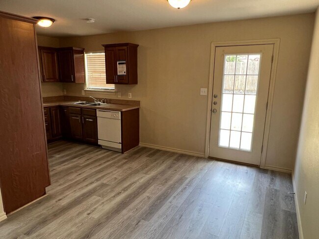 Building Photo - 929-931 Parkplace Ridge