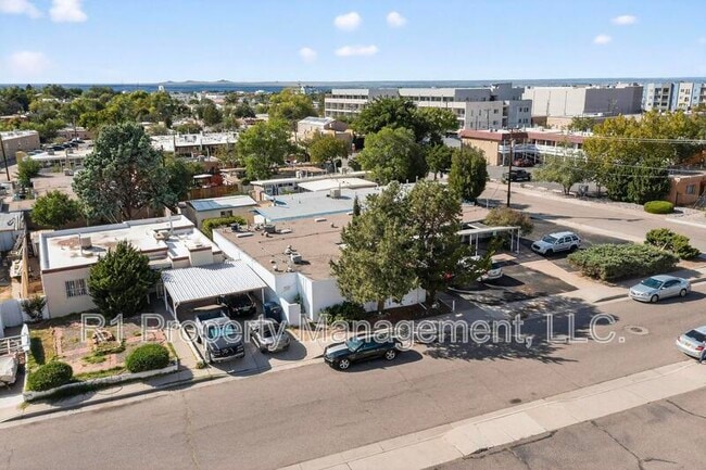 Building Photo - 301 Graceland Dr SE