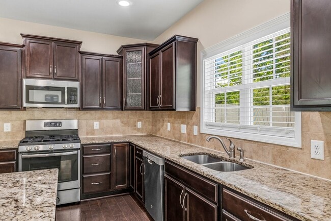 Building Photo - 5 Bedrooms in the heart of Summerfield!