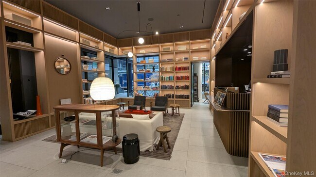 Building Photo - 135 E 47th St