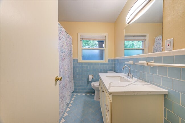 Building Photo - 4046 Woodfin St
