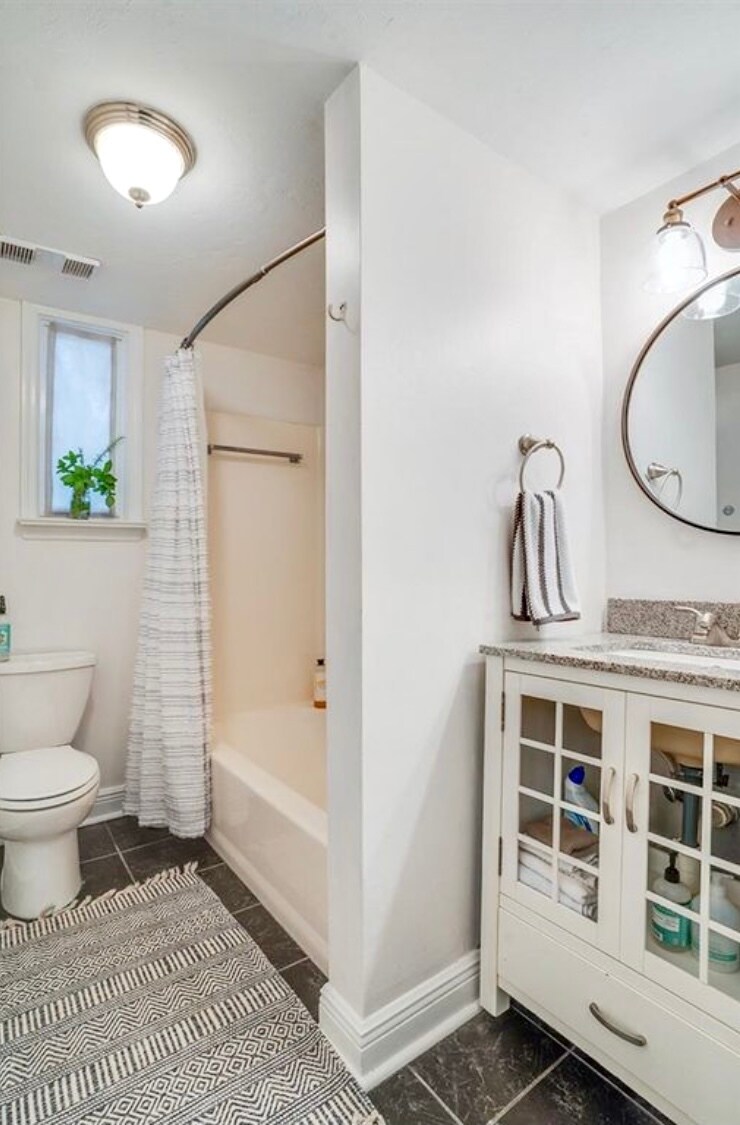 Building Photo - 360 S Franklin Blvd