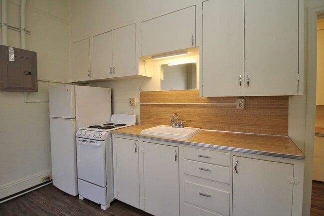 Building Photo - 12610 SW Farmington Rd