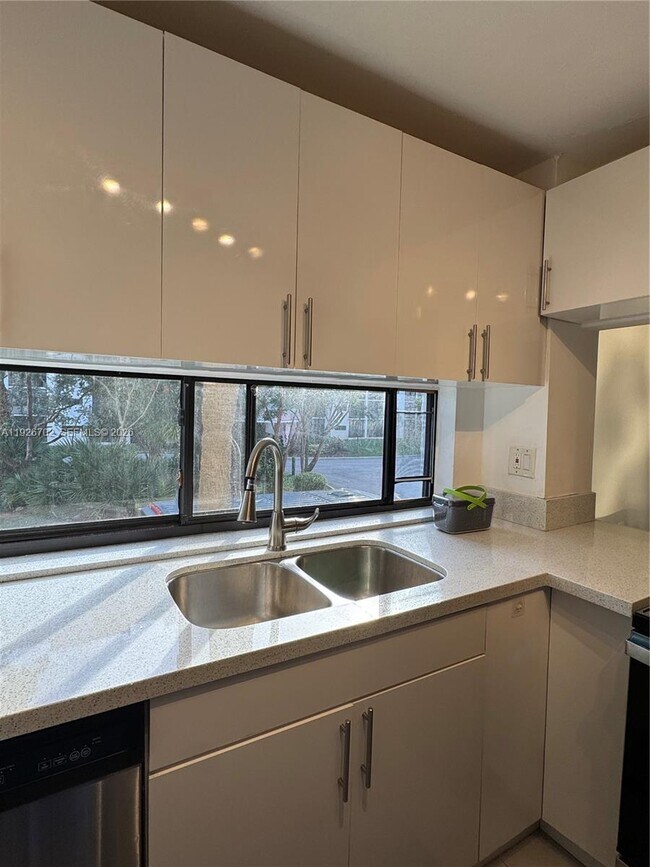 Building Photo - 17021 N Bay Rd