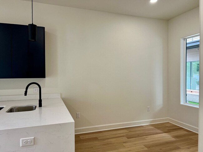 Building Photo - The Court At Overton