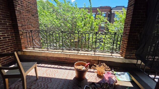 Building Photo - No Broker Fee | Brighton 2 Bed Condo | Heat, Hot Water & Water Included