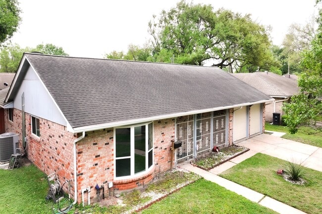 Building Photo - 8335 Langdon Ln