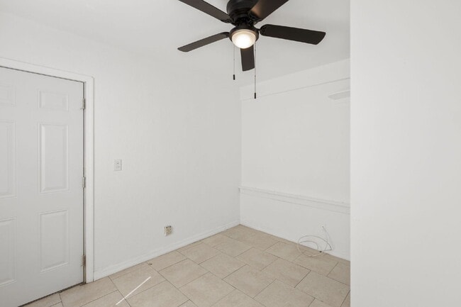 Building Photo - Home For Rent in St Pete!