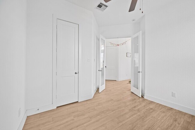 Building Photo - 10718 Blossom River Dr
