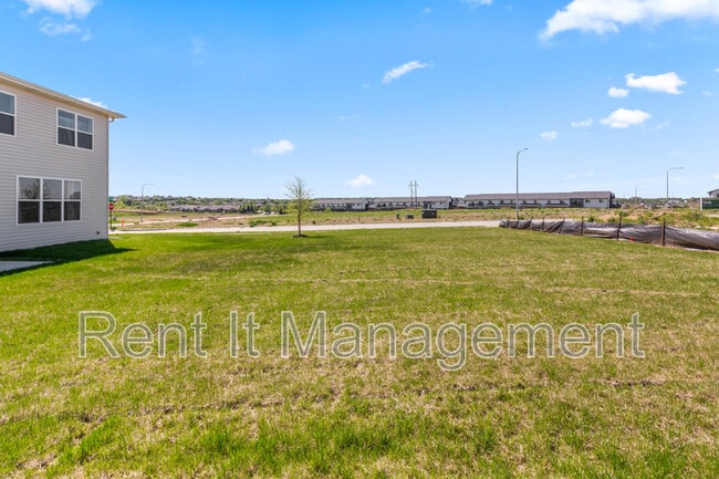 Building Photo - 6910 Stony Pt Dr