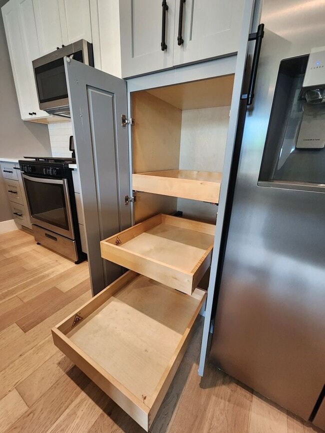 Building Photo - 2BR/1BA Remodeled Duplex w/ In-Unit W/D in Oak Cliff