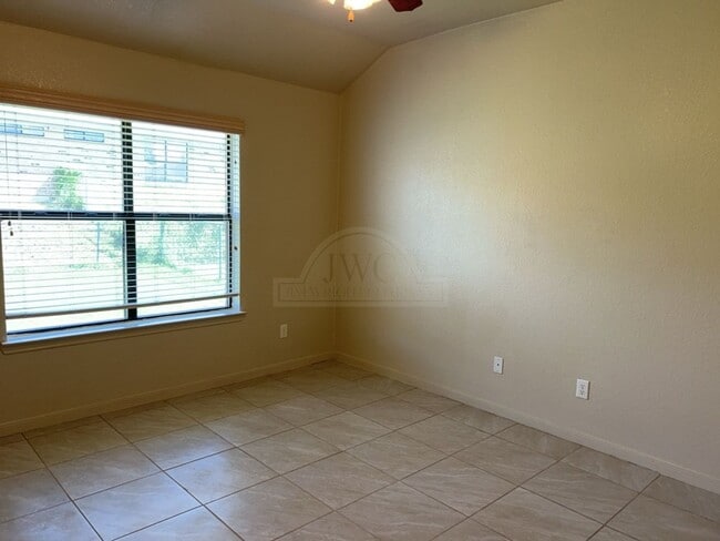 Building Photo - 1503 Nicholas Cir