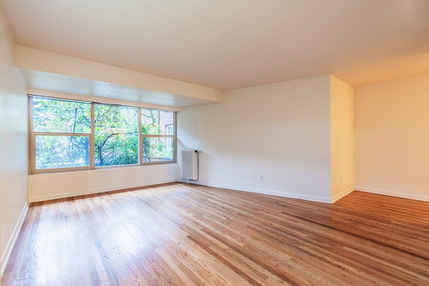 Interior Photo - Edgecliff