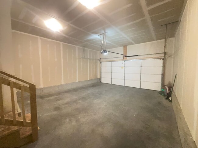 Building Photo - 1619 Port Royal Dr – 4 Bed/2.5 Bath in Belterra (Papillion) | Open Concept, Fireplace, Walk-In Pa...