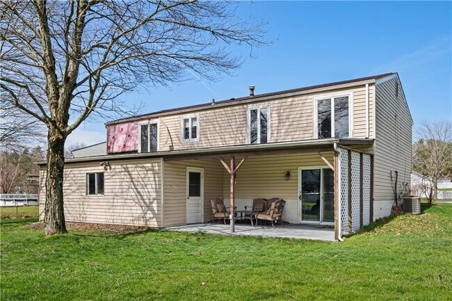 Building Photo - 16 Wheatfield Dr
