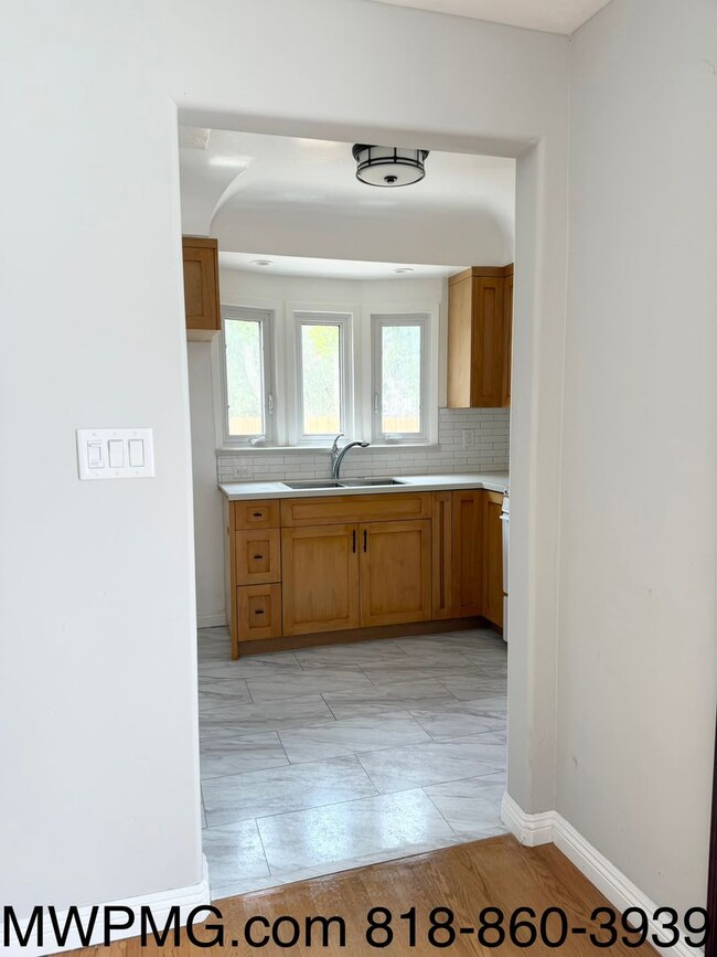 Building Photo - Ideally situated 2-Bed 2-Bath HOME